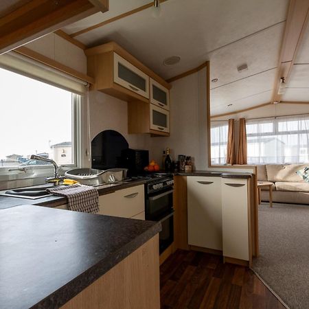 Carnaby Holiday Caravan, West Sands, Selsey Bagian luar foto