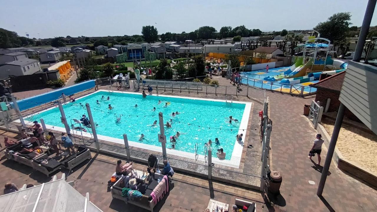 Carnaby Holiday Caravan, West Sands, Selsey Bagian luar foto